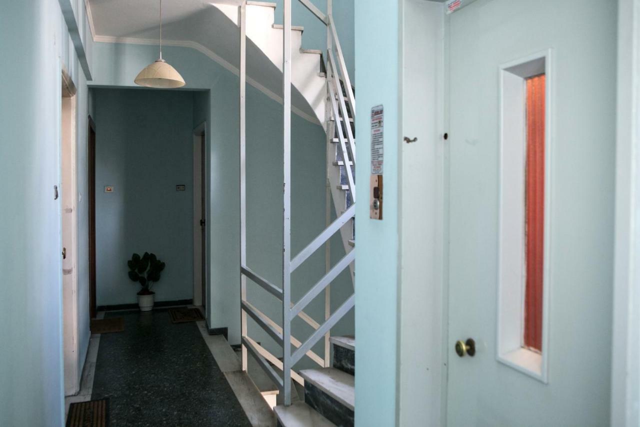Best House, Larisis Metro, Athens Luaran gambar